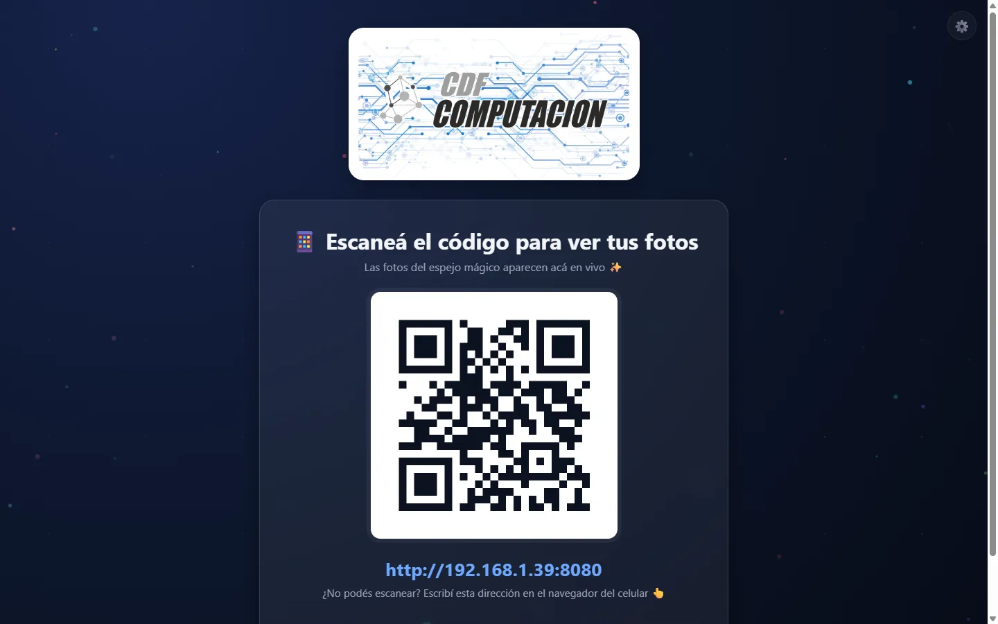 Pantalla del espejo mostrando el código QR para descargar las fotos del evento